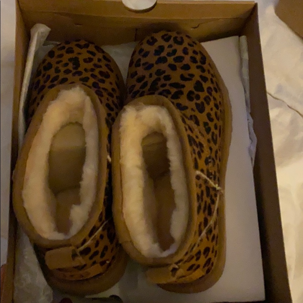 New in box UGG Ultra mini leopard print boots sz 7